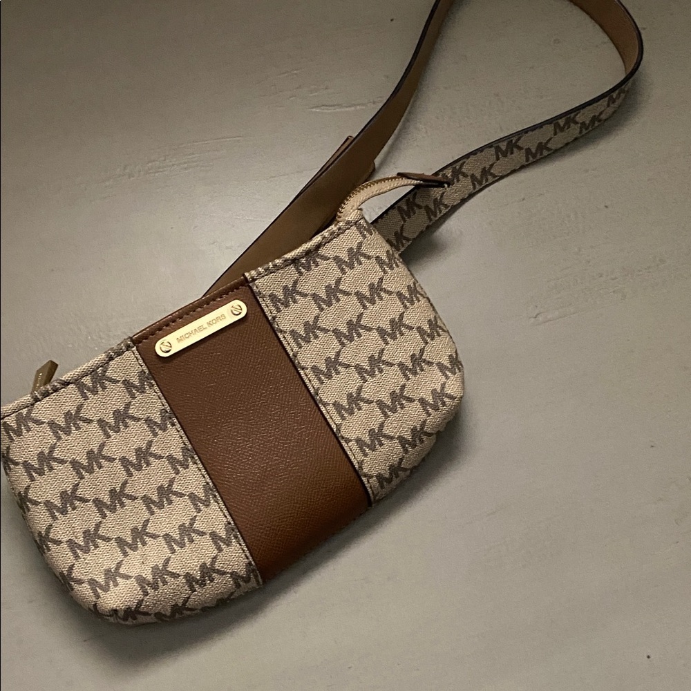 Michael Kors Cambodia Belt Bag, adjustable strap, gold signature Logo